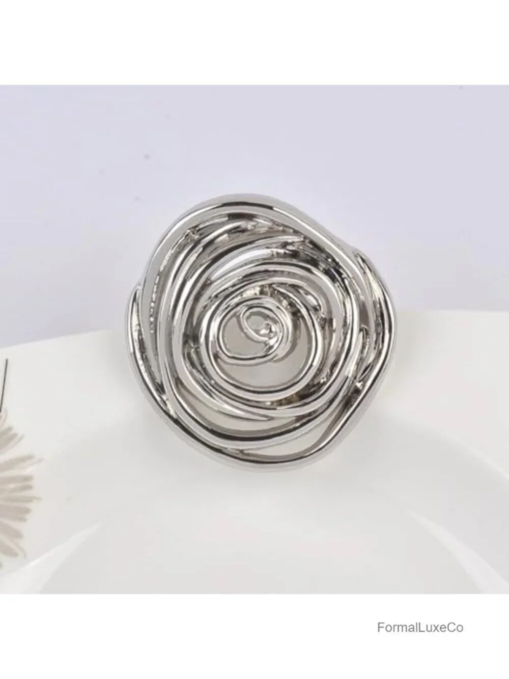 Minimalist Spiral Brooch Pin Gold Tone Metal Geometric Swirl Lapel Badge for